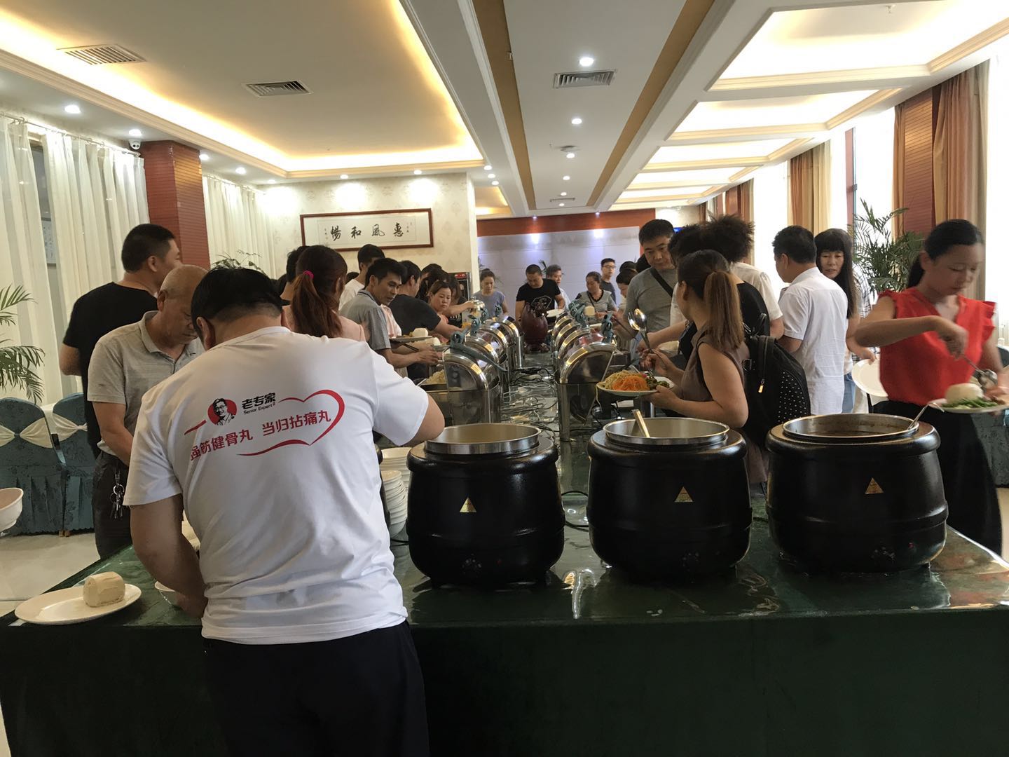 早餐进行中，吃饱开启一天的学习啦1.jpg