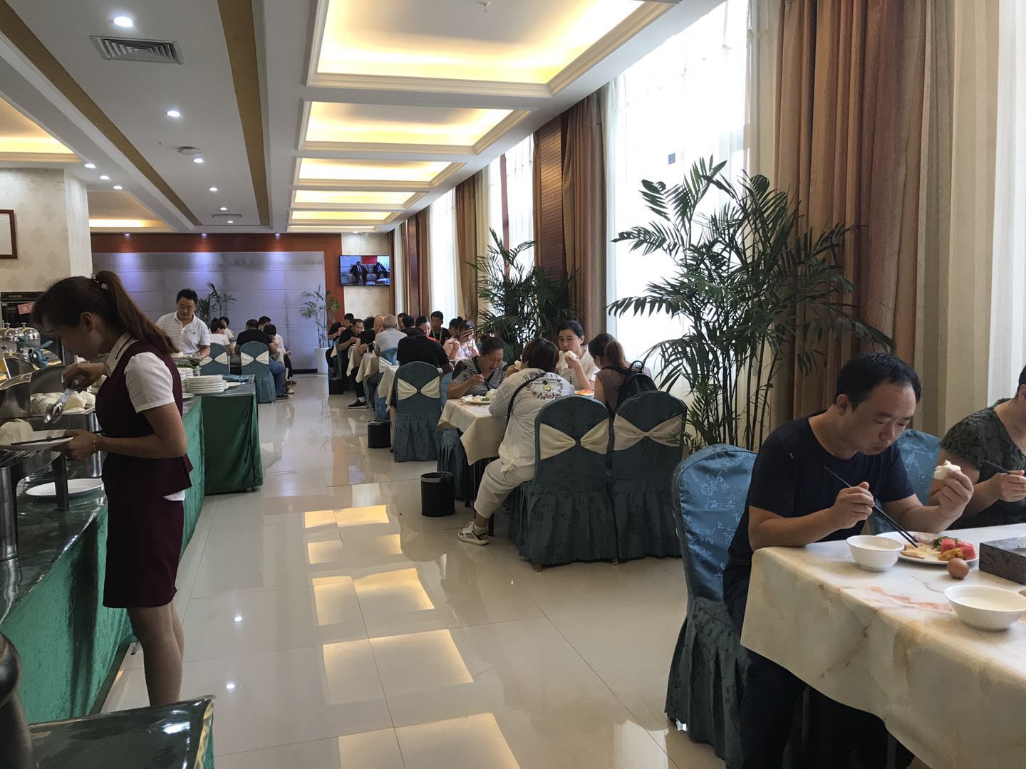 早餐进行中，吃饱开启一天的学习啦3.jpg
